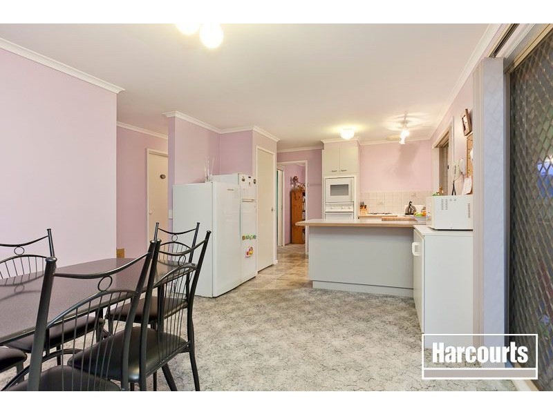 124 Eagle Drive, Pakenham VIC 3810