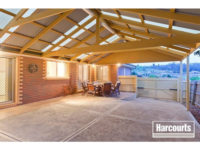 124 Eagle Drive, Pakenham VIC 3810
