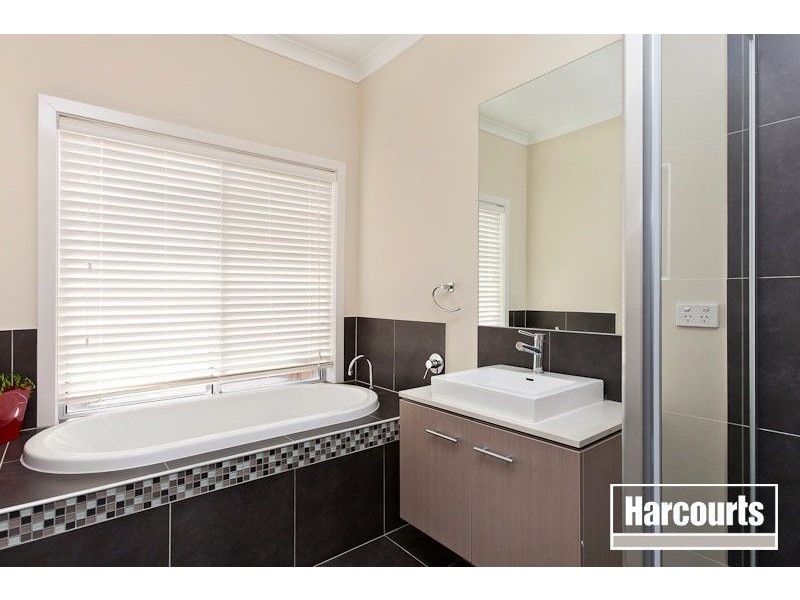 14 Booth Place, Pakenham VIC 3810