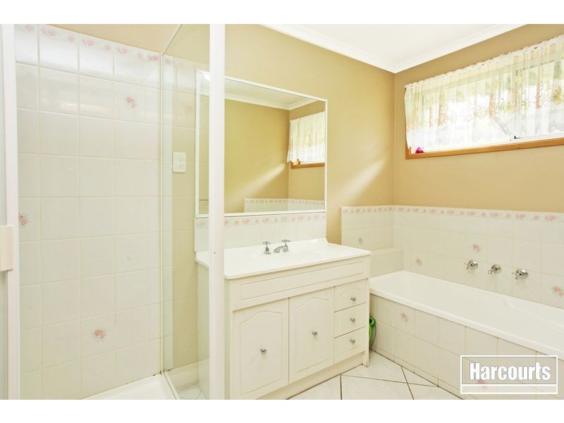 29 Dunbarton Drive, Pakenham VIC 3810