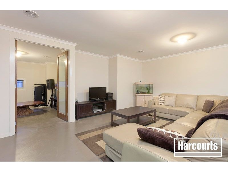 21 Downing Square, Pakenham VIC 3810