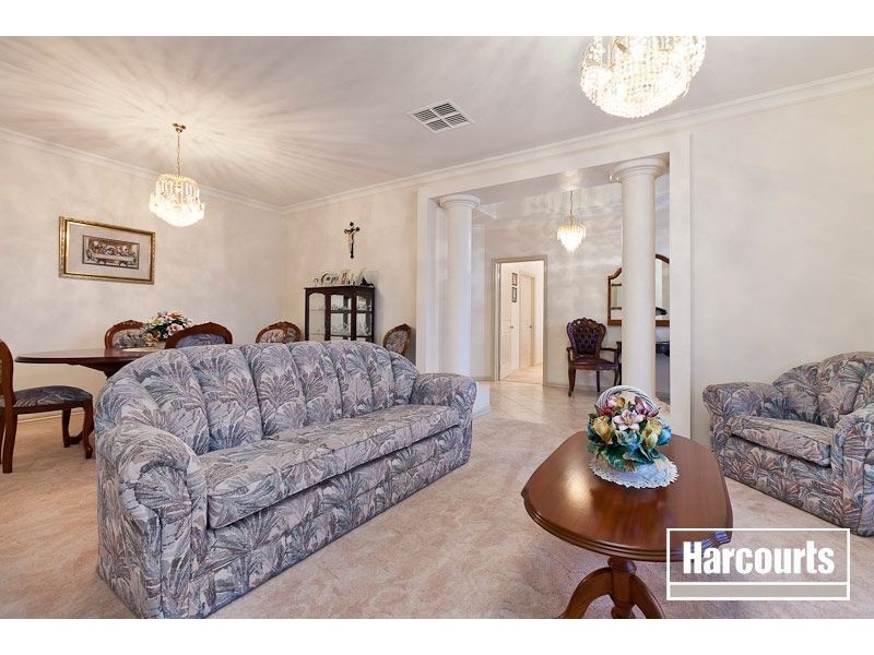 8 Overland Rise, Pakenham VIC 3810