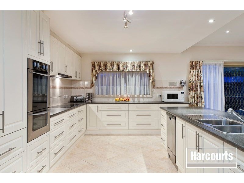 8 Overland Rise, Pakenham VIC 3810