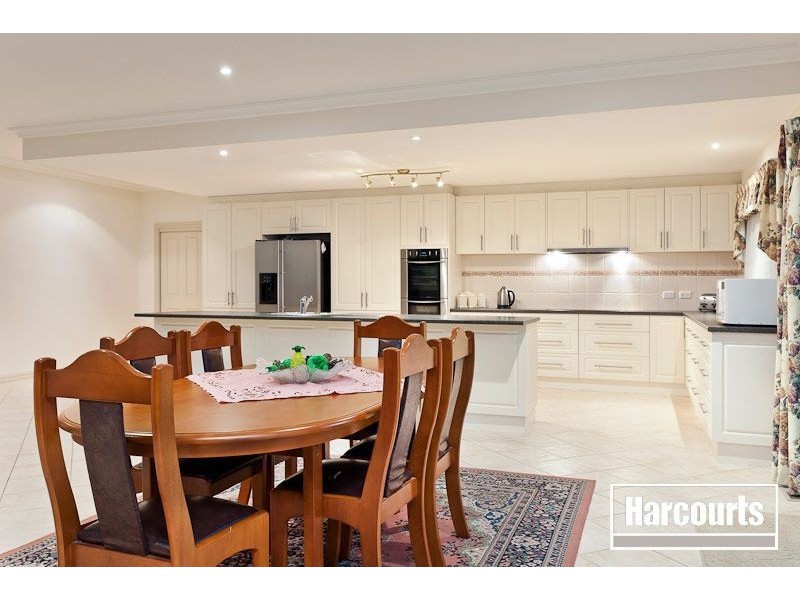 8 Overland Rise, Pakenham VIC 3810