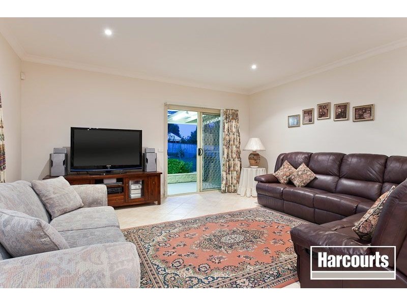 8 Overland Rise, Pakenham VIC 3810