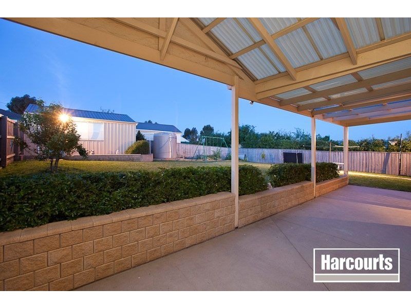 8 Overland Rise, Pakenham VIC 3810