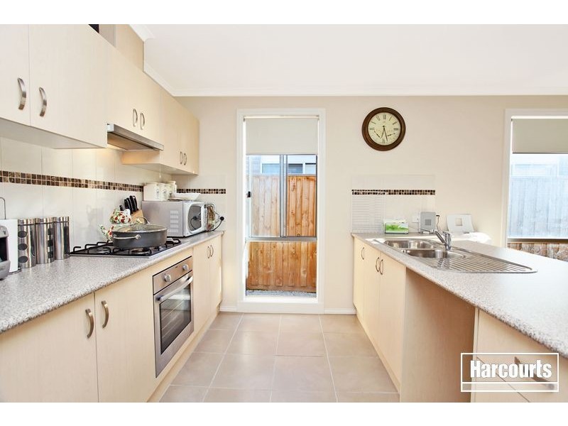 8 Versace Court, Pakenham VIC 3810