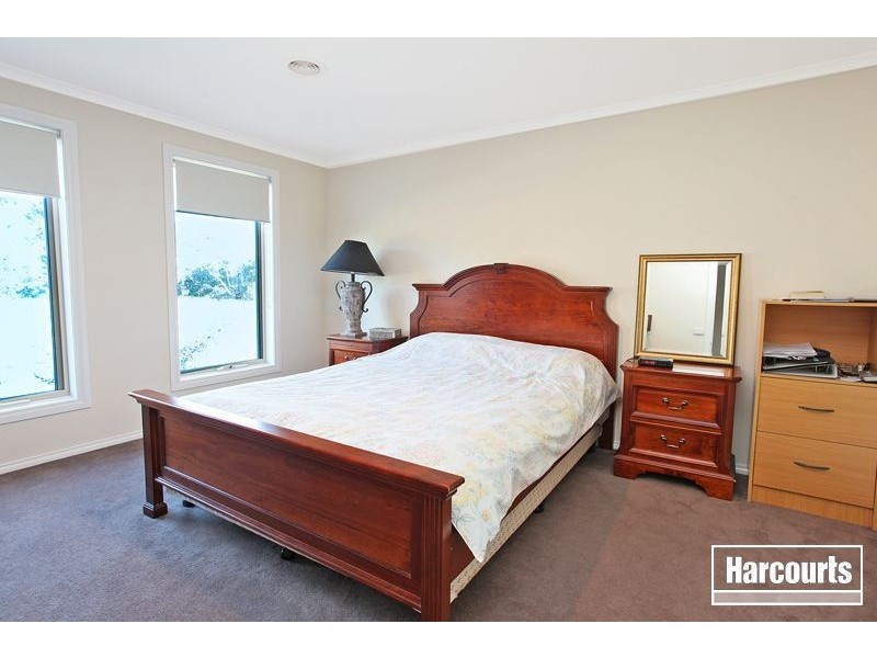 8 Versace Court, Pakenham VIC 3810