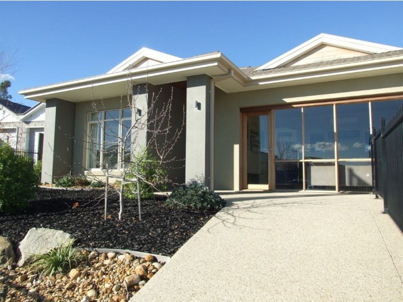 32 Wild Cherry Ave, Pakenham VIC 3810