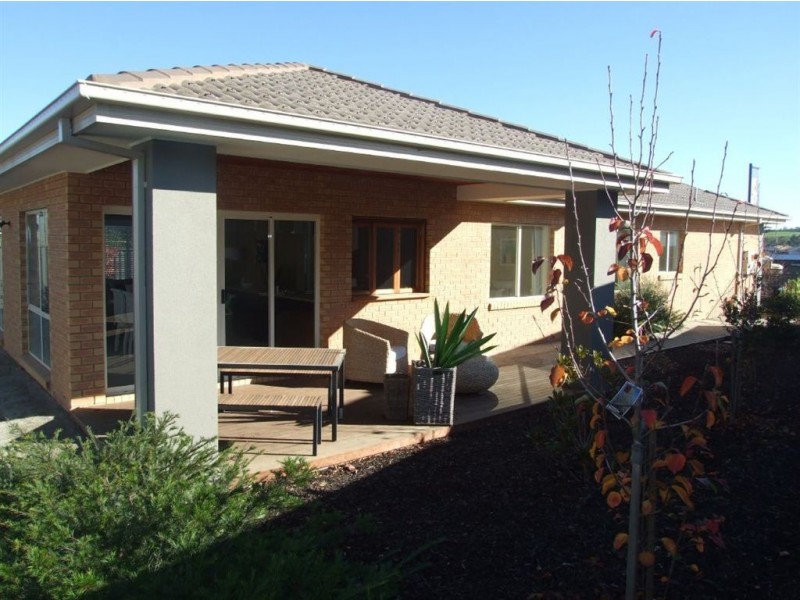 32 Wild Cherry Ave, Pakenham VIC 3810