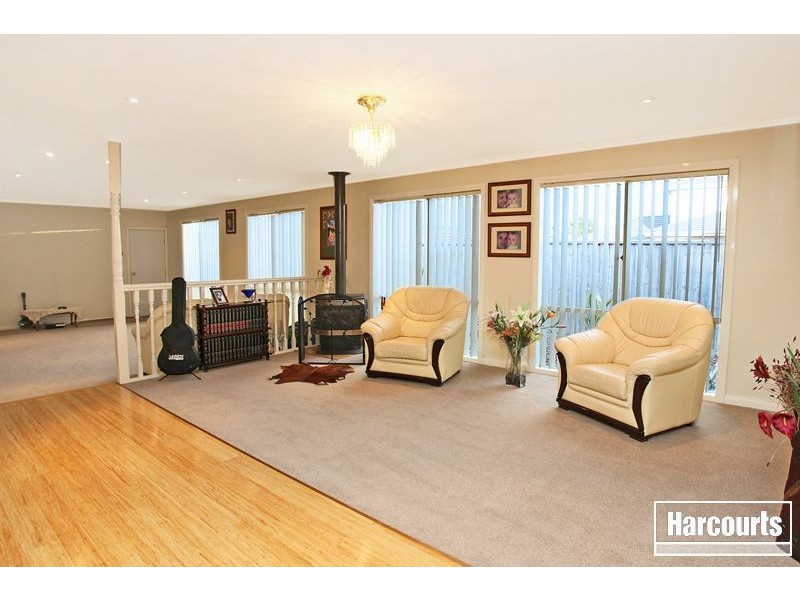 4 Federation Crt, Pakenham VIC 3810