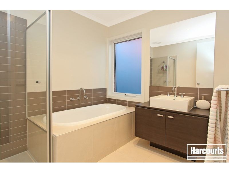 34 Botanic Drive, Pakenham VIC 3810