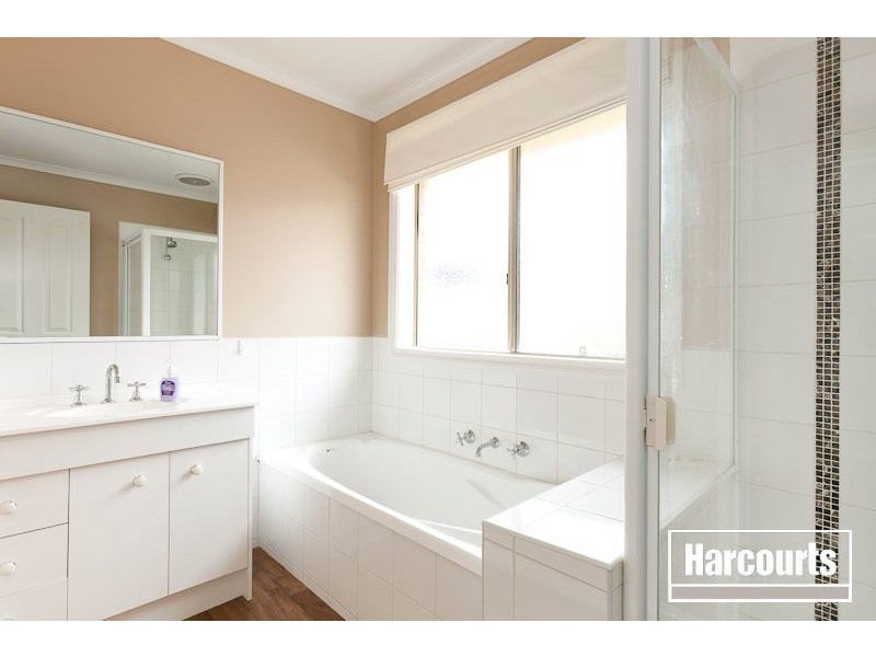 9 Wallangara Drive, Pakenham VIC 3810