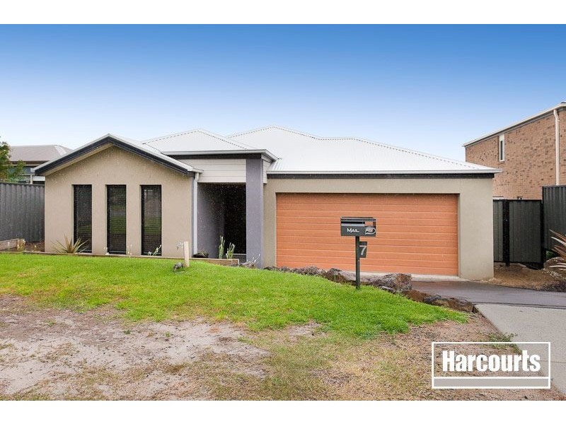7 Lucerne Circuit, Pakenham VIC 3810