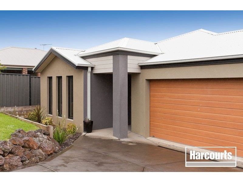 7 Lucerne Circuit, Pakenham VIC 3810
