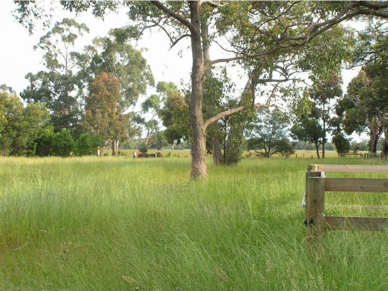 88 Bessie Creek Rd, Pakenham VIC 3810