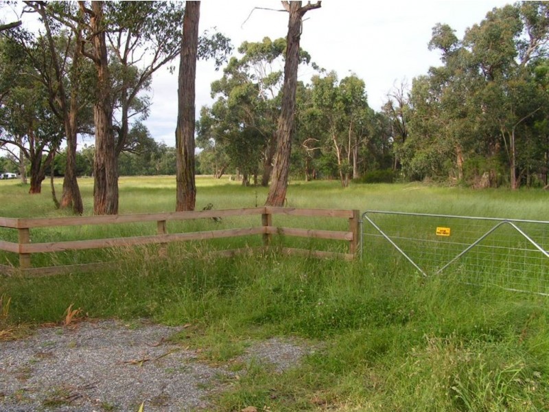 88 Bessie Creek Rd, Pakenham VIC 3810