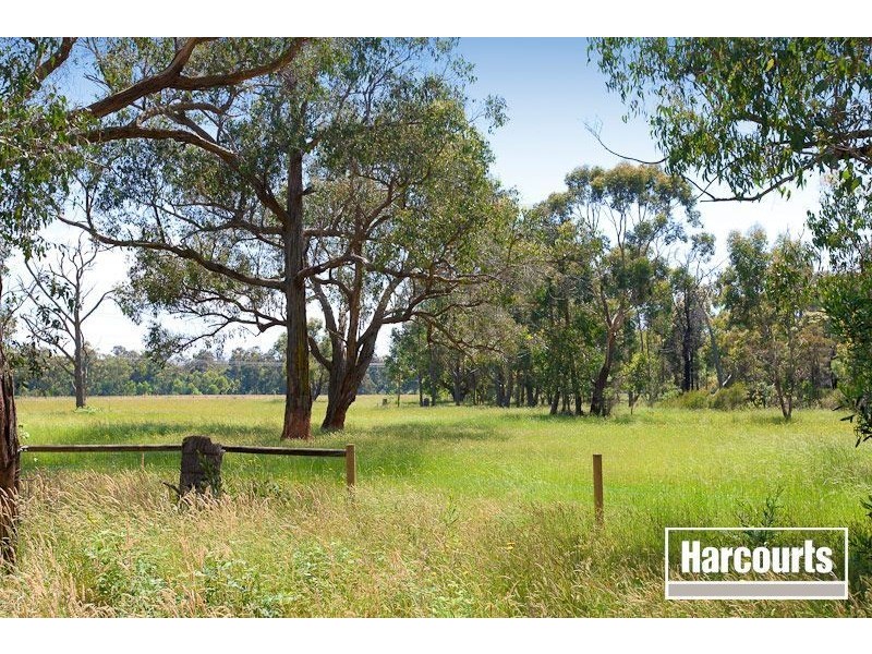 88 Bessie Creek Rd, Pakenham VIC 3810