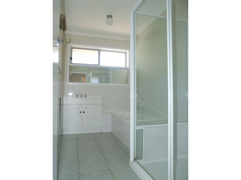 36 Princes Hwy, Pakenham VIC 3810
