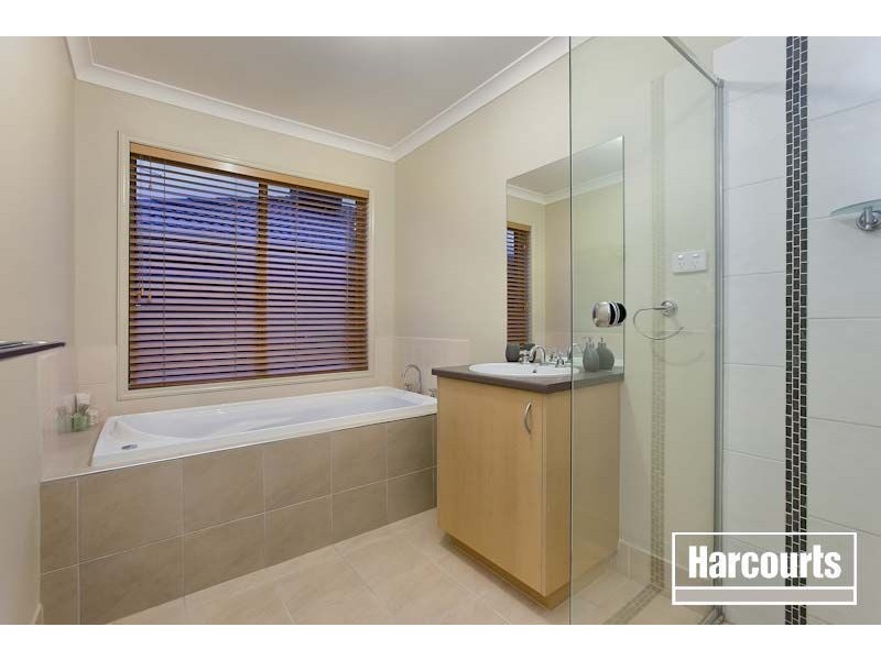 102 Shearwater Drive, Pakenham VIC 3810