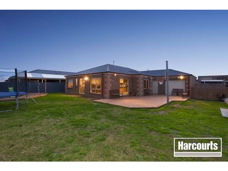 102 Shearwater Drive, Pakenham VIC 3810