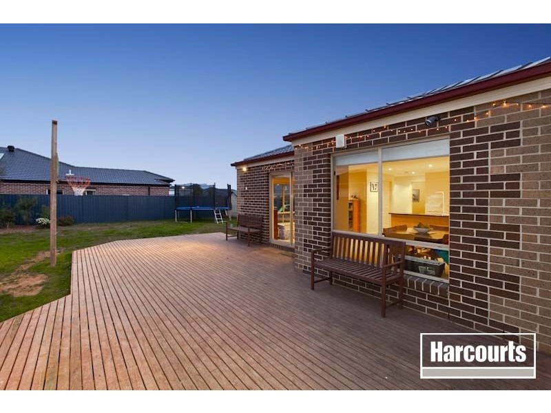 102 Shearwater Drive, Pakenham VIC 3810