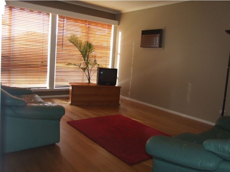 10 Deveney Street, Pakenham VIC 3810