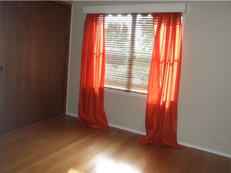 10 Deveney Street, Pakenham VIC 3810