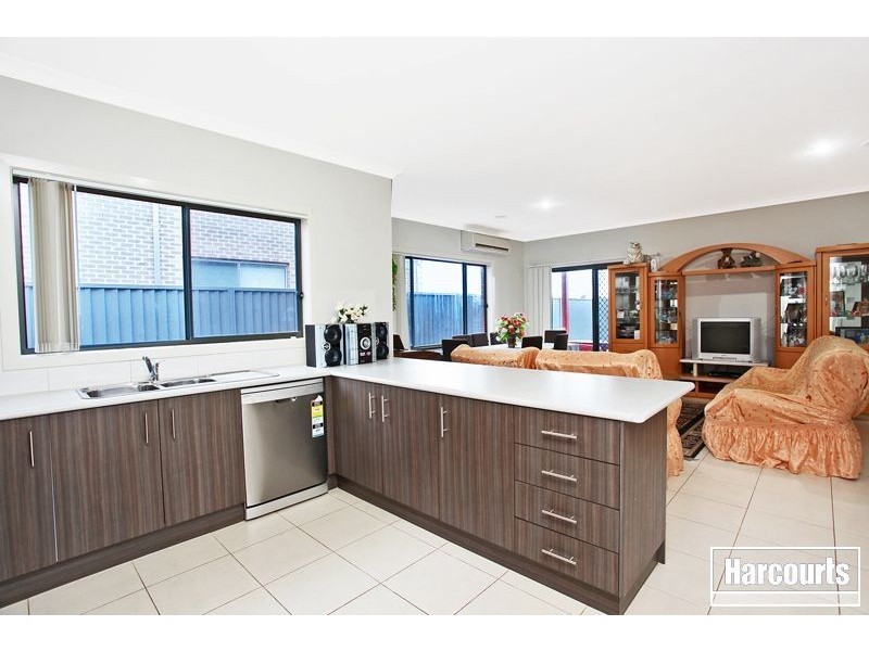 33 Edgeware Close, Pakenham VIC 3810