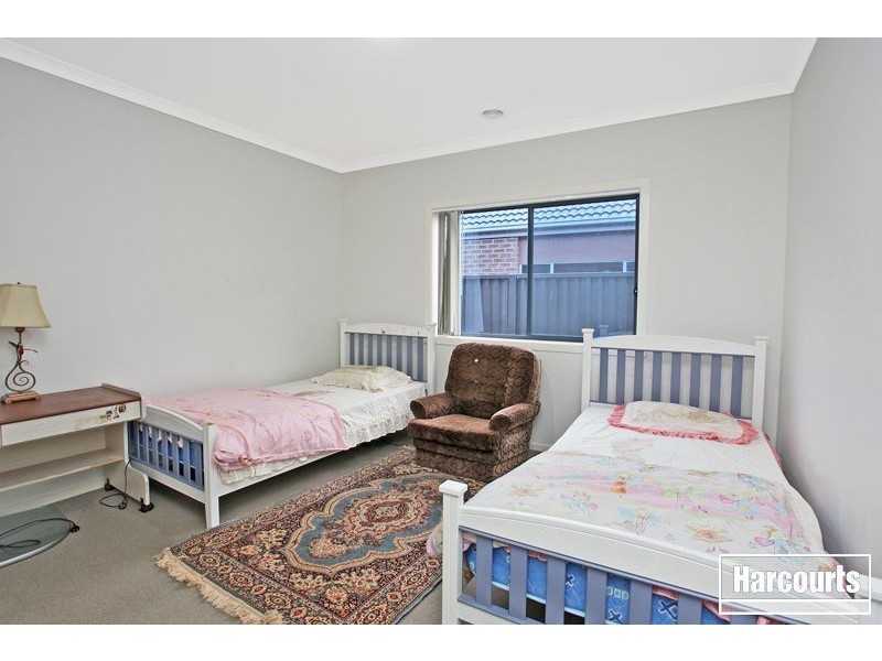 33 Edgeware Close, Pakenham VIC 3810