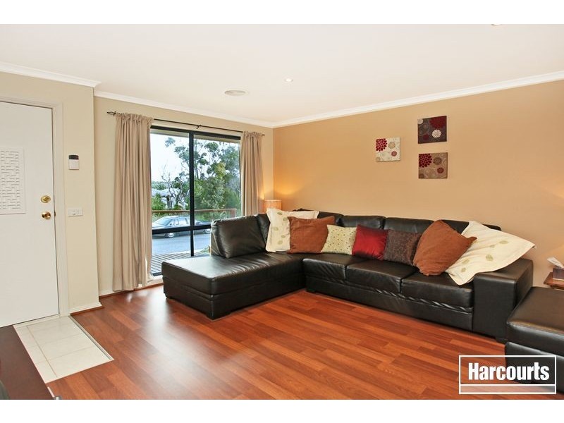 21 Riviera Drive, Pakenham VIC 3810