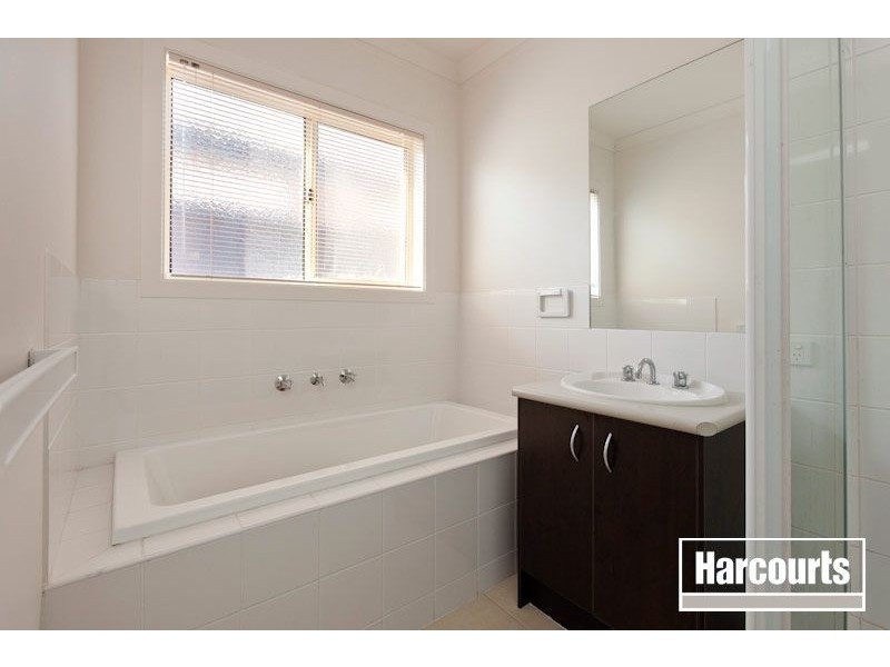 14 Kingsdale Crescent, Pakenham VIC 3810