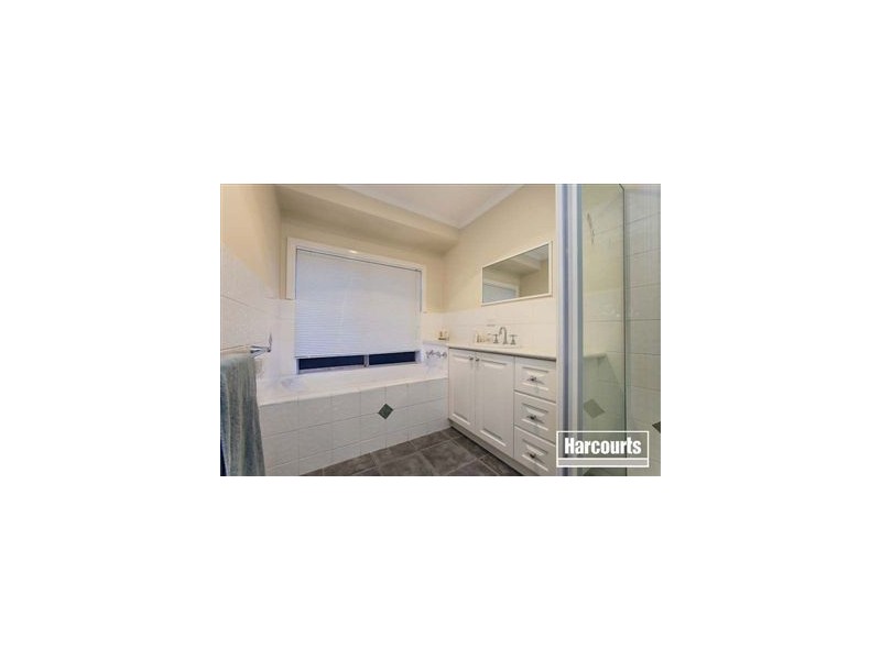 7 Wisteria Court, Pakenham VIC 3810