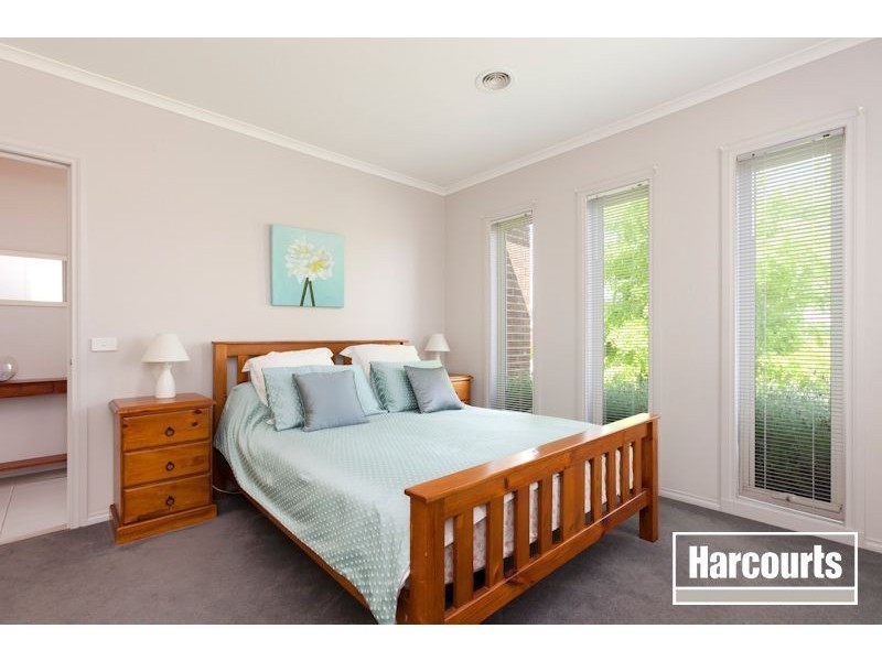 18 Britton Drive, Pakenham VIC 3810