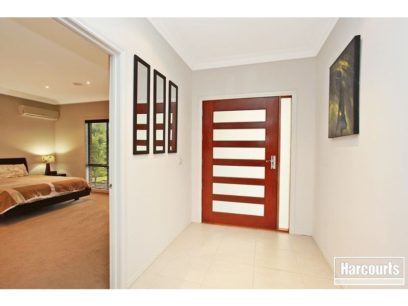 16 Henry Lawson Drive, Pakenham VIC 3810