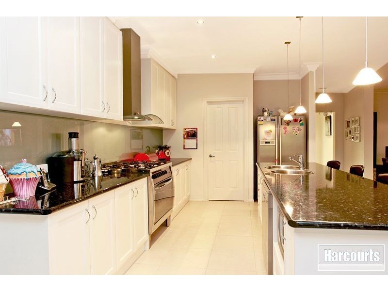 16 Henry Lawson Drive, Pakenham VIC 3810