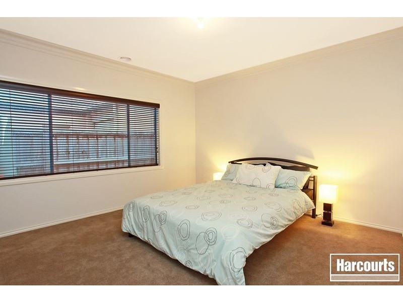 16 Henry Lawson Drive, Pakenham VIC 3810