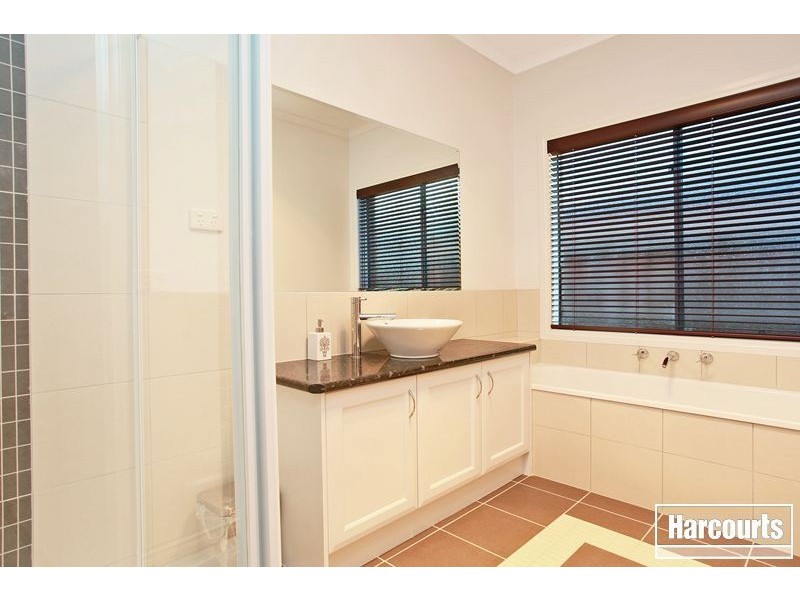 16 Henry Lawson Drive, Pakenham VIC 3810