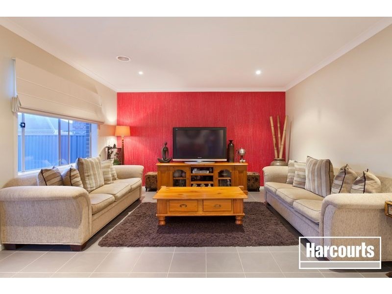 8 Bailey Place, Pakenham VIC 3810