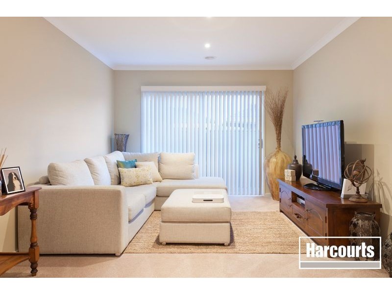 8 Bailey Place, Pakenham VIC 3810