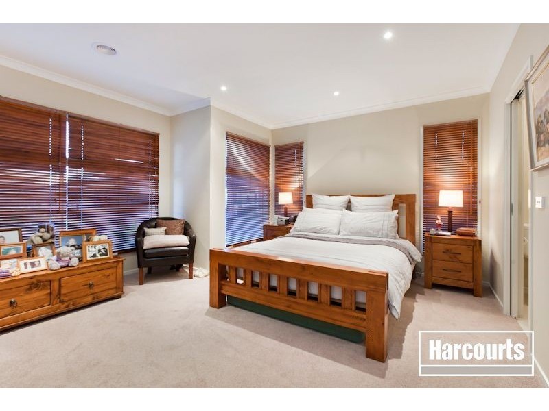 8 Bailey Place, Pakenham VIC 3810