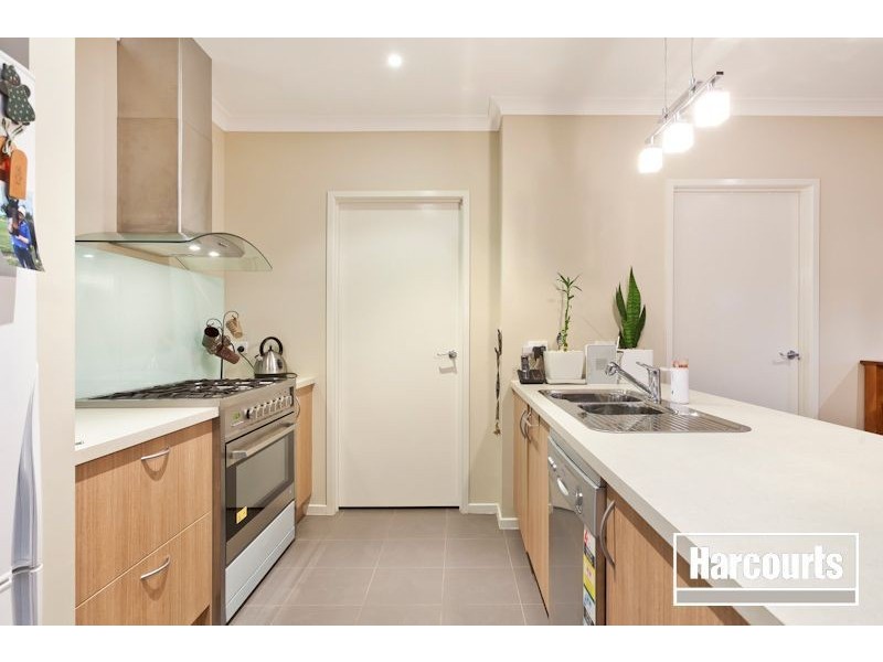 8 Bailey Place, Pakenham VIC 3810