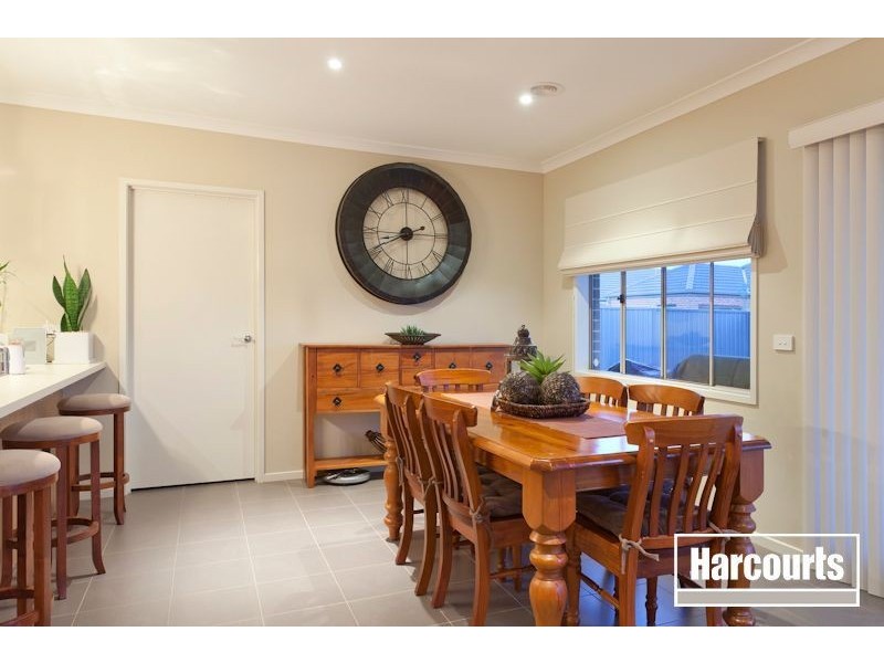 8 Bailey Place, Pakenham VIC 3810