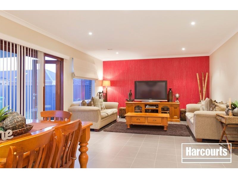 8 Bailey Place, Pakenham VIC 3810