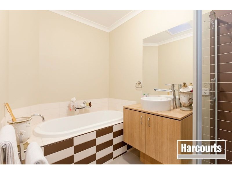 8 Bailey Place, Pakenham VIC 3810