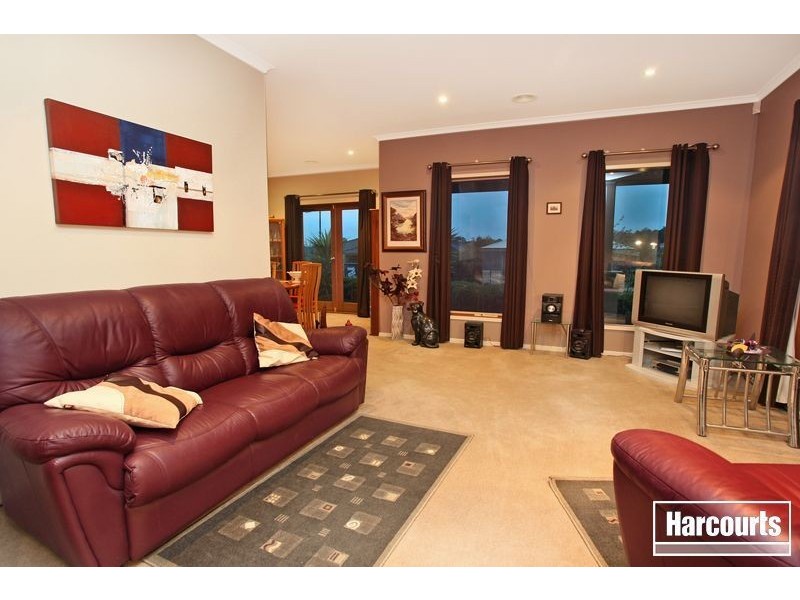 5 Fallingwater Drive, Pakenham VIC 3810