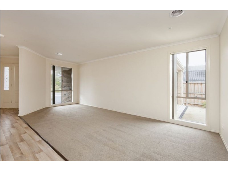 27 Bohemia Crescent, Pakenham VIC 3810