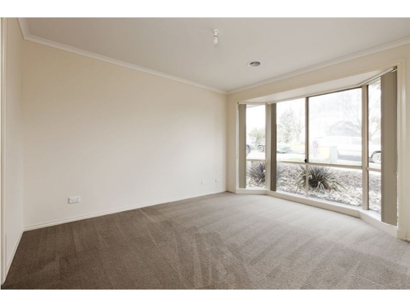 27 Bohemia Crescent, Pakenham VIC 3810