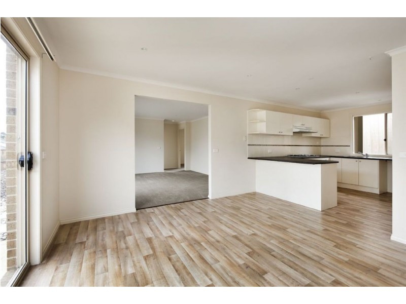 27 Bohemia Crescent, Pakenham VIC 3810