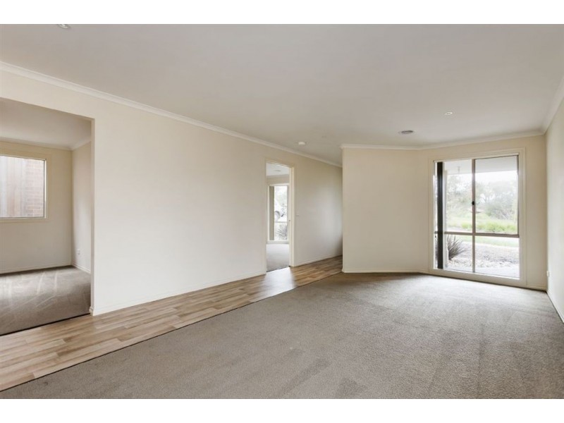 27 Bohemia Crescent, Pakenham VIC 3810